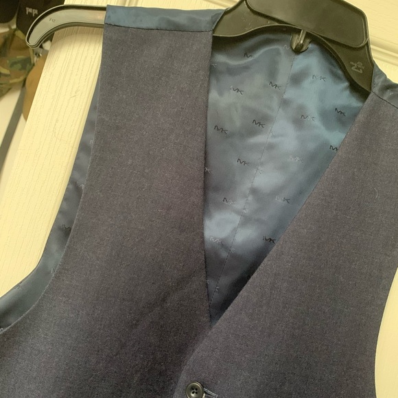 Vest - Picture 5 of 5